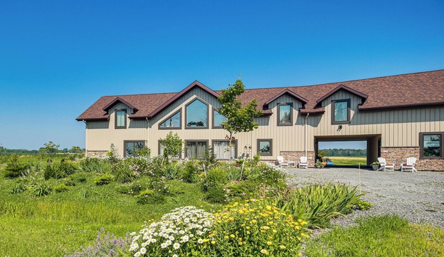 Grill Out, Play Pool: Huge Home on Lake Champlain!