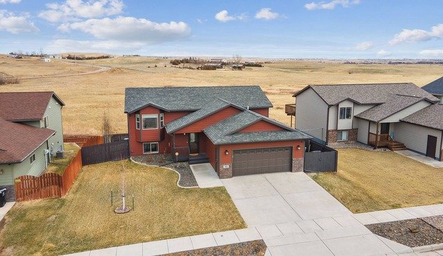 Group-Friendly Retreat - King Beds, Fenced Yard & Prairie Views