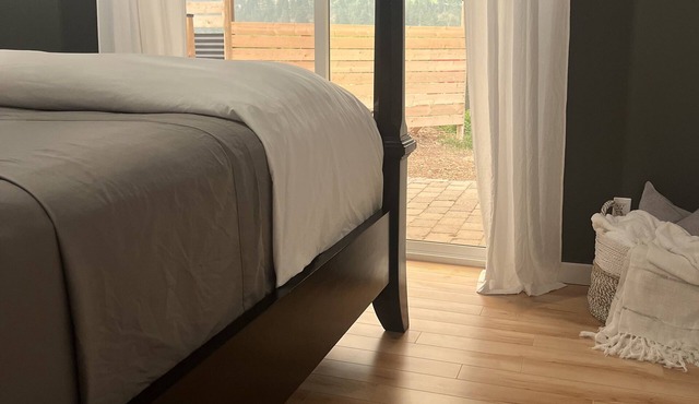 Guest house with Vineyard strolls & Mountain views