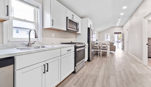 Hampton Beach getaway steps from the Beach & Blvd, Weekly rent Saturday Check in