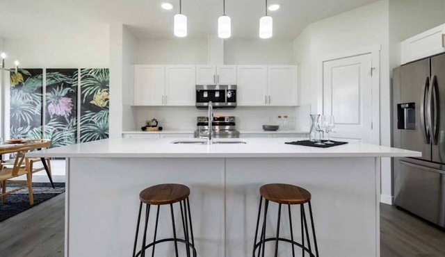 Heartland Nest - Brand New 2BR house with Garage, AC, BBQ