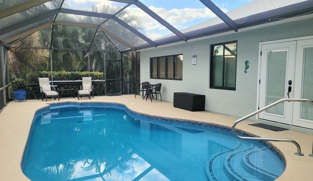 Hidden Treasure with Large Heated Pool near Boat Park 3bd/2ba