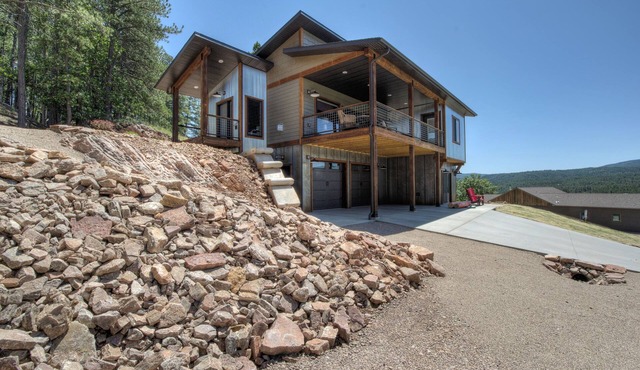 Hillside Lodge of the Black Hills