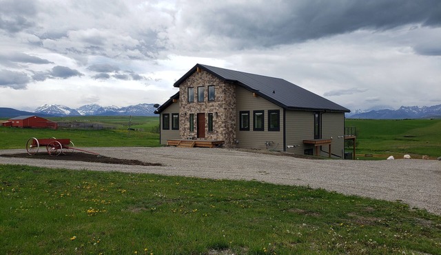 HILLTOP HAVEN, MOUNTAIN VIEW, 15 MIN TO WATERTON