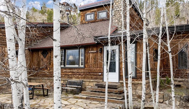 Historic Downtown Grand Lake Cabin with Hot Tub Walk to Beach and Shops