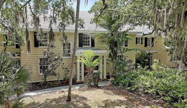 Historic Riverfront Estate | 11bed/10bath Dock Sleeps 32 | The Ballard House