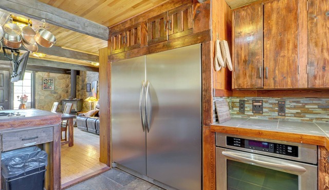 Historical Mtn-view Getaway w/Hot Tub in Sandy!