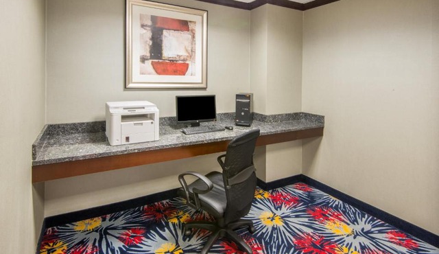 Holiday Inn Express Cleveland Airport - Brook Park by IHG