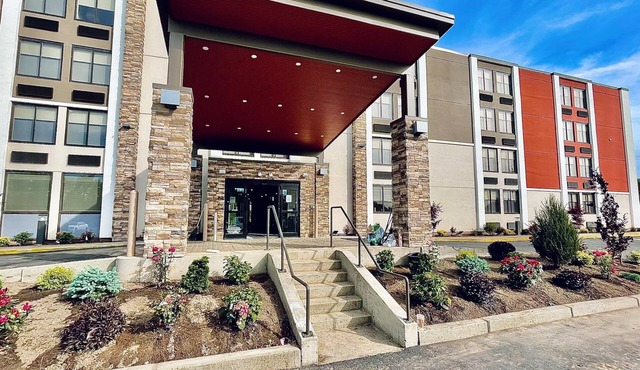 Holiday Inn Express Fall River North by IHG