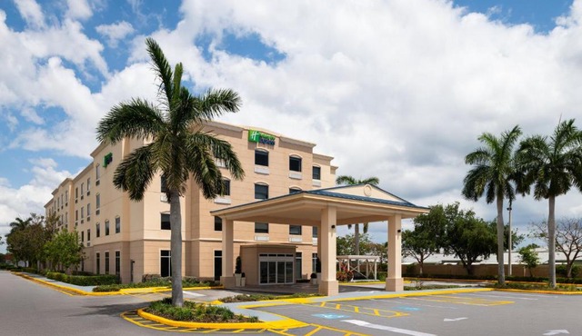 Holiday Inn Express & Suites Boynton Beach by IHG
