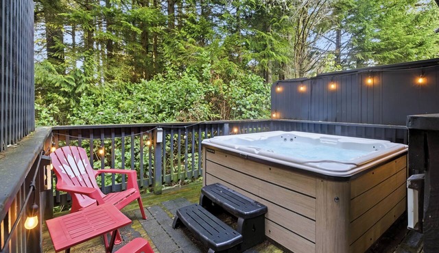 Hot Tub ~ Loft With Eagle's Nest Above! ⎮Eagle's Nest