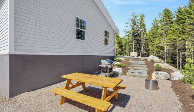 Huckleberry Hollow - Private Retreat near Acadia