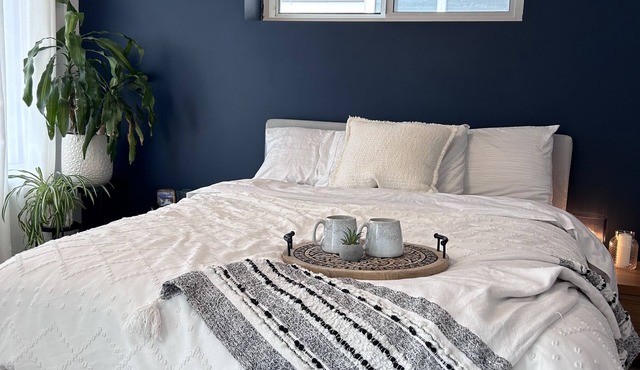 Hygee Home - Cozy Studio Suite with Mountain Views.