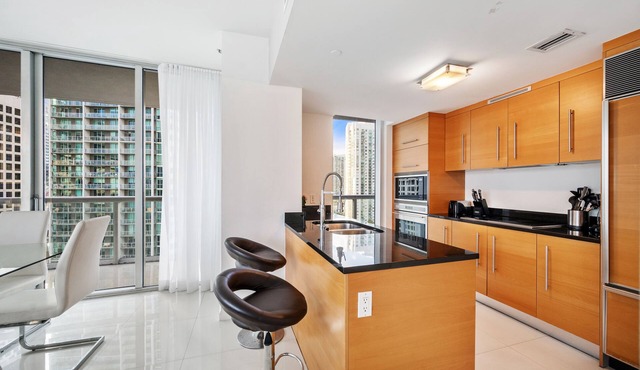 ICON BRICKELL CORNER TWO BEDROOM OCEAN VIEW