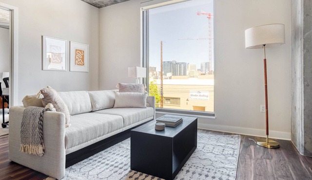 Ideal Golden Triangle 1BR w/ Pool, Gym & W/D, next to Park, by Blueground