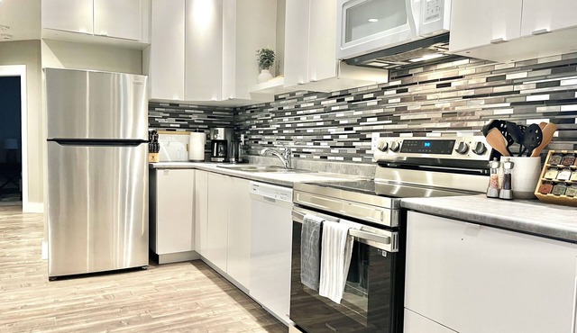 Inclusively Home - 6TH Ave Suite