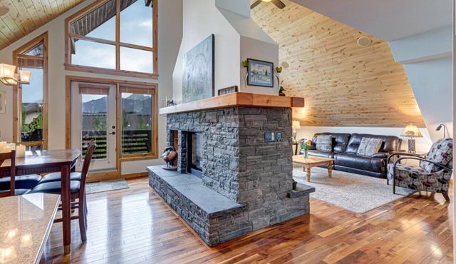 Incredible Three Sisters View! 3 Bedroom Penthouse