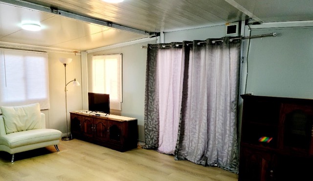 Independent Cozy Guest Unit on a Lush Green Property Near to all Amenities