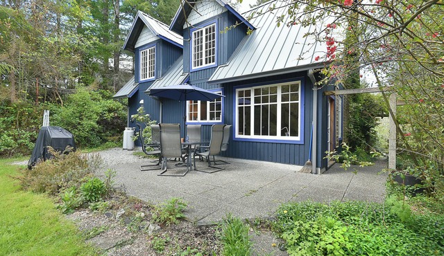Indigo Cottage at Ruby Lake on the Sunshine Coast