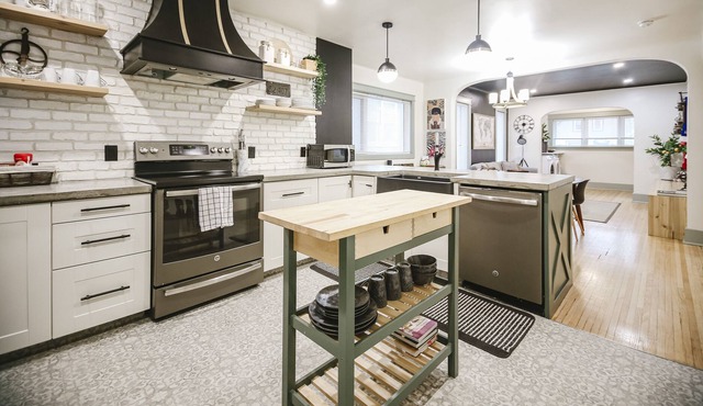 Industrial Farmhouse in the heart of Saskatoon