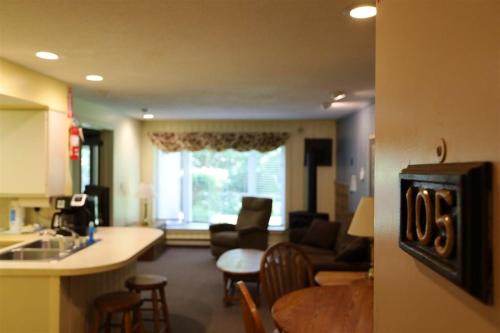 Inns of Waterville Valley 105 One Bedroom Garden Level Unit at Inns of WV