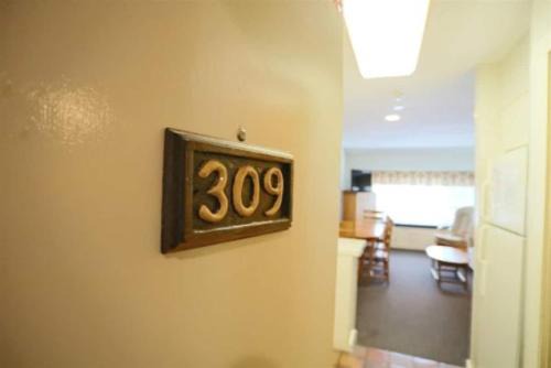 Inns of Waterville Valley 309 Two Bedroom Townhouse Unit, Inns of WV