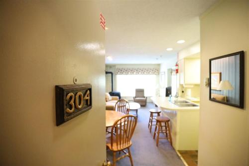 Inns of Waterville Valley 304 One Bedroom Unit at Inns of Waterville Valley