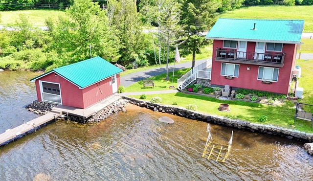 J&B Lake House: Your Chateaugay Lake Retreat