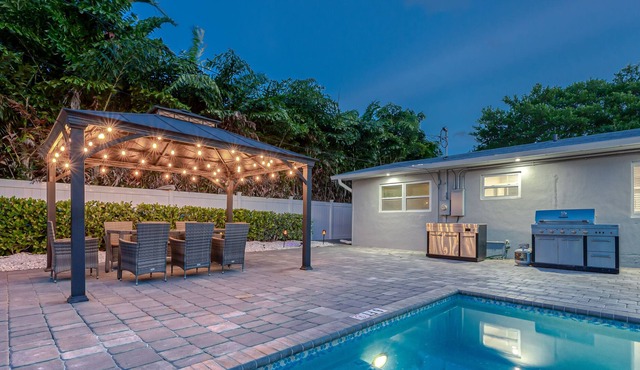 Jan DISCOUNTS!! AZUL Beach House, Beach Access, Amazing Patio and LOCATION!!