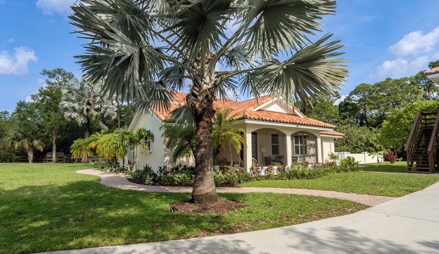 JUPITER FARMS TIKI PARADISE! Private 2+acres, heated pool, Butterfly garden.