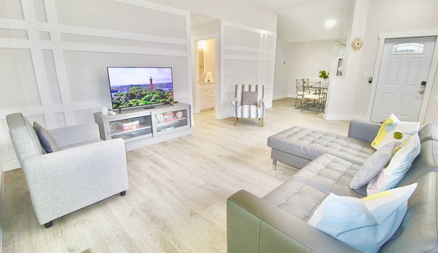 Jupiter Sunshine 3 BR Home w/Pool in the heart of Jupiter!