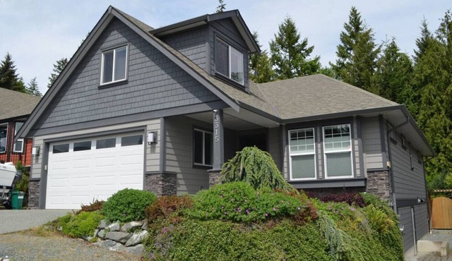 Kassidy Thomas · 6 pp Hot tub, min to town and ocean, Chemainus