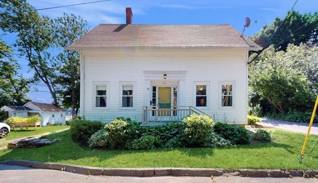 Kennebec View- Charming Cape-style House with Panoramic River Views and Modern Amenities