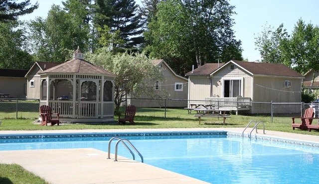 Kennebunk Gallery Motel & Cottages
