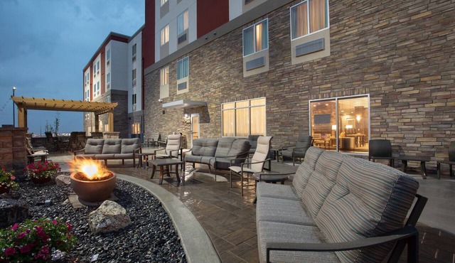 King Suite. Free Breakfast. Pool & Hot Tub. Great for Business Travelers!