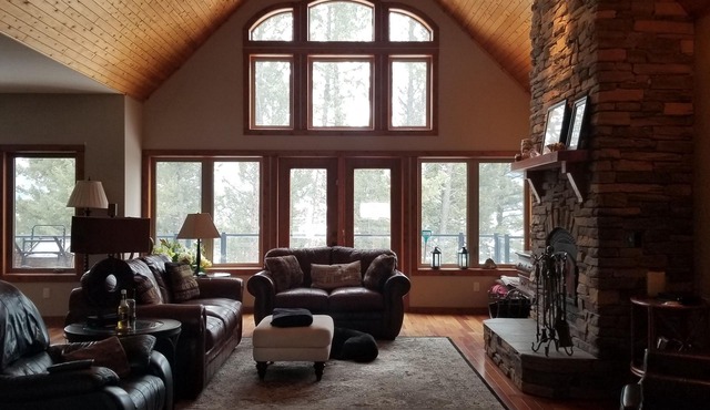 Koocanusa Lake Mountain Views 3800 sqft of luxury! Relax in peace w/Hot tub
