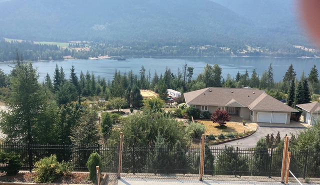 Kootenay Wild Guest Suites - West Arm Suite