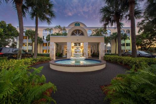 La Quinta I-95 Deerfield Beach - Next to The Home Depot & Behind The Wawa