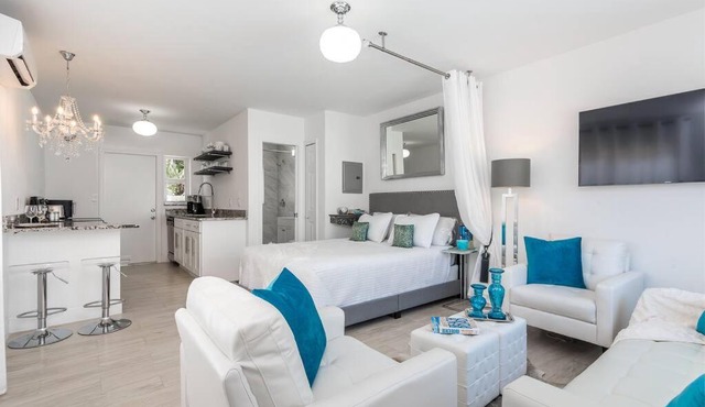 La Vida Delray #3-Lux w/HEATED pool-BEST LOCATION!
