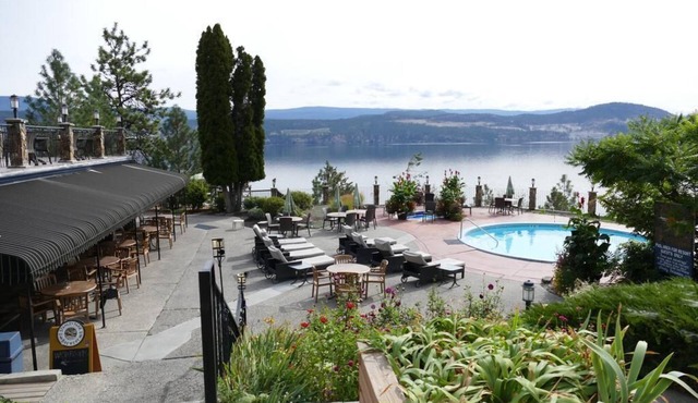 Lake Okanagan Resort, 1 bedroom condo, lake front, steps to beach.