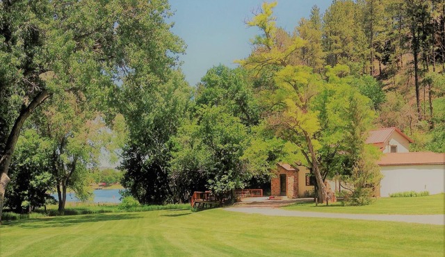 Lake View Lodge Thirty Minutes from Mt Rushmore - In Rapid City On Canyon Lake Thirty Minutes from Mt Rushmore