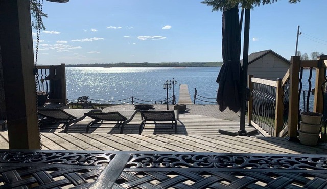 Lakefront cabin on beautiful Lake Isle.
