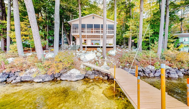 Lakefront cottage with private dock, water access, community beach & kayak
