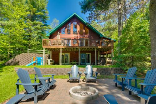 Lakefront Hazelhurst Cabin: Dock & Pool Table