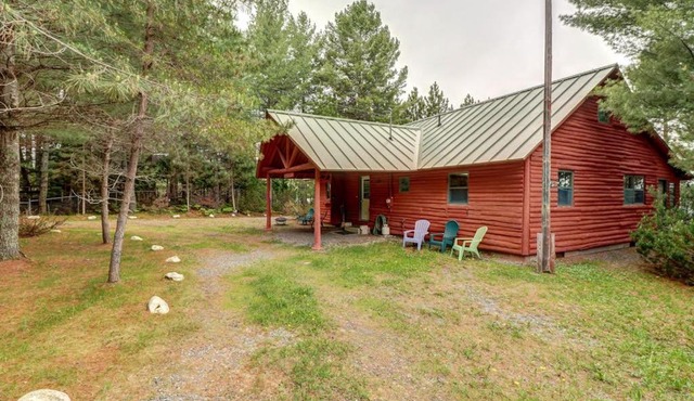 Lakefront Home with Private Dock, Pebble Beach & Enclosed Porch - Dogs Welcome