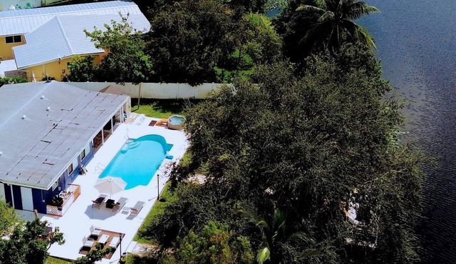 Lakefront Home with Large Pool, Hot Tub & Near the Beach