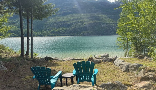 Lakefront House with Beach by Nakusp and Burton on Arrow Lake
