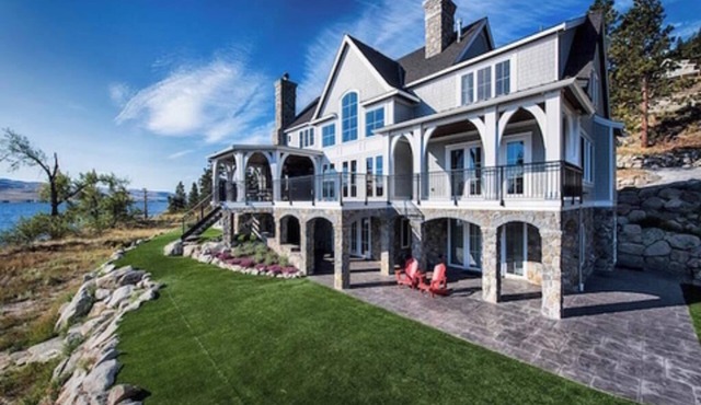 Lakefront luxury house in BC interior - 5 king beds with ensuites - sleeps 25!