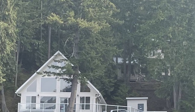 Lakefront on Shuswap- perfect for families