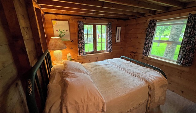 Lakeside 2-bedroom cottage with WiFi in Grand Isle
